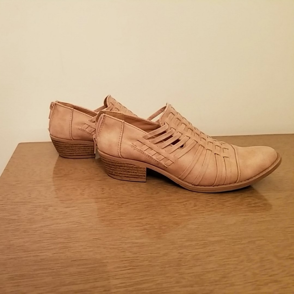 Women's shoes